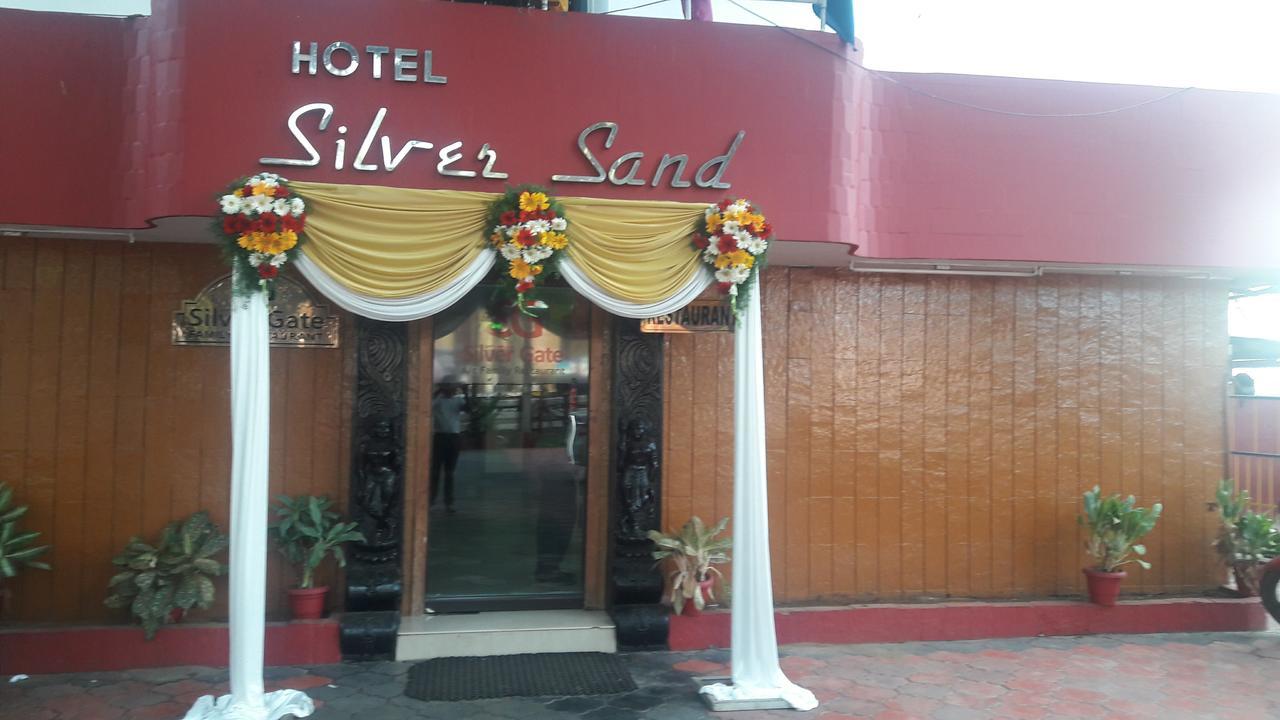 Hotel Silver Sand 트리반드룸 외부 사진